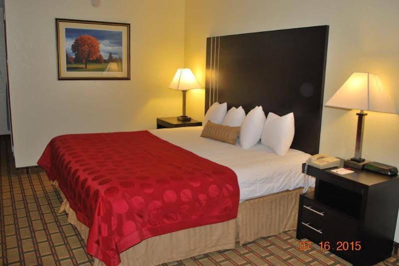 Ramada By Wyndham Asheville Southeast Exterior photo