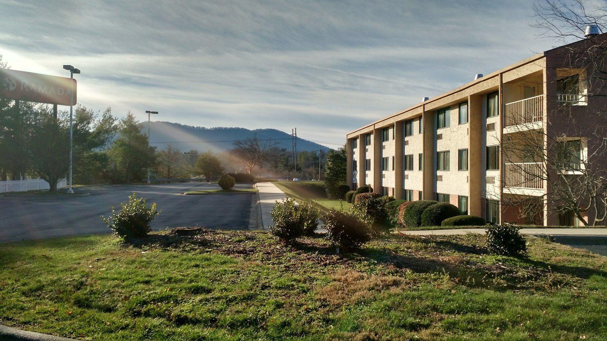 Ramada By Wyndham Asheville Southeast Exterior photo