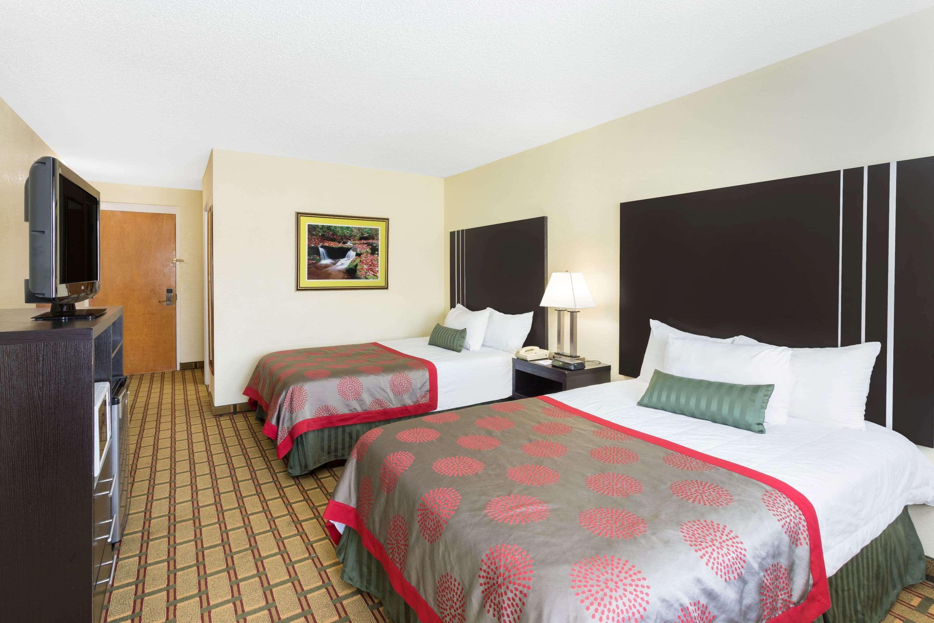 Ramada By Wyndham Asheville Southeast Exterior photo