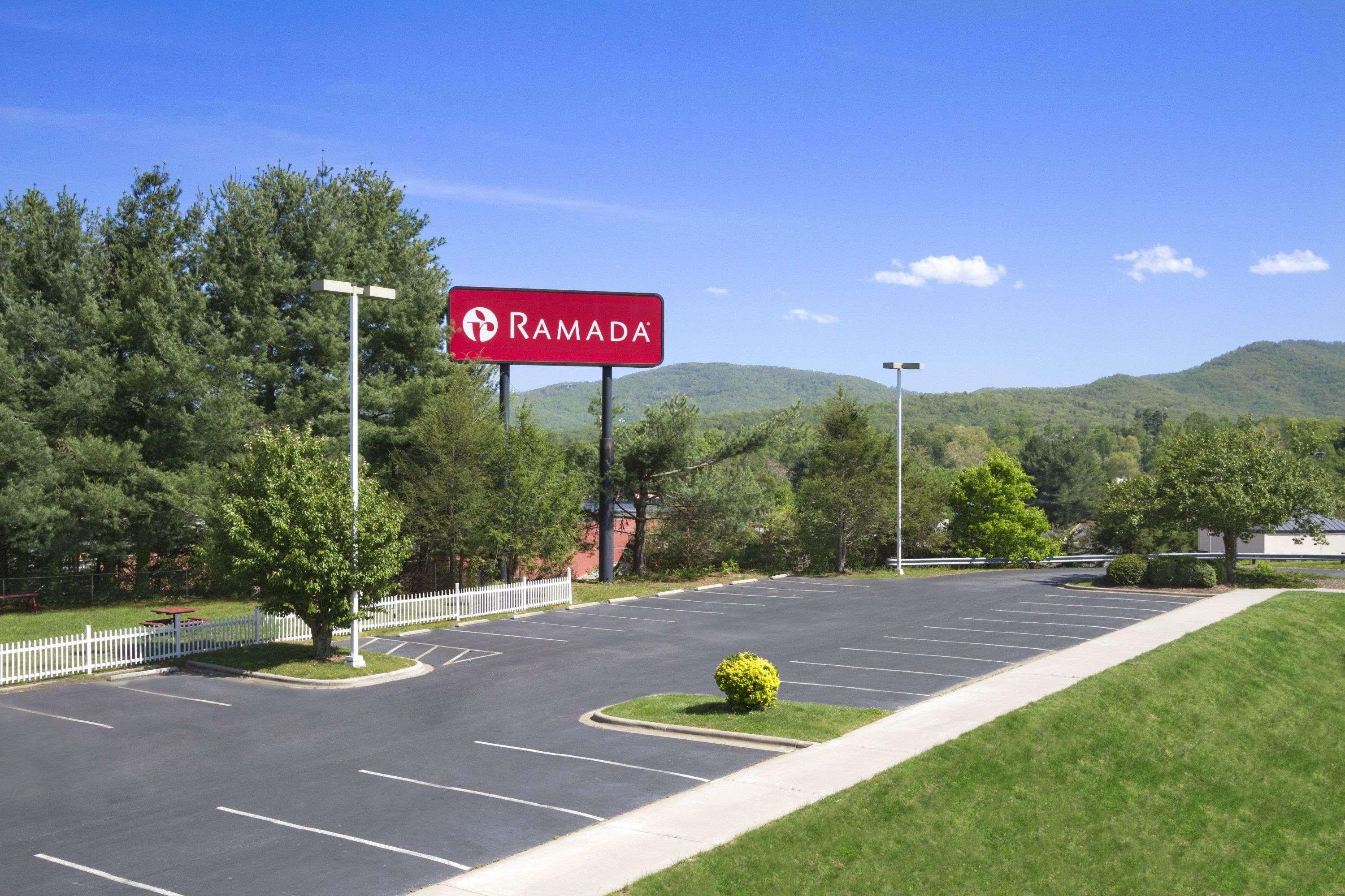 Ramada By Wyndham Asheville Southeast Exterior photo
