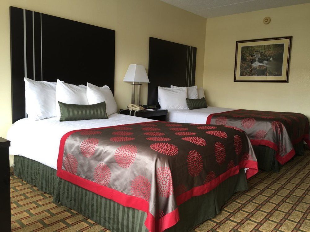 Ramada By Wyndham Asheville Southeast Exterior photo