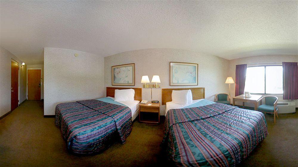 Ramada By Wyndham Asheville Southeast Exterior photo