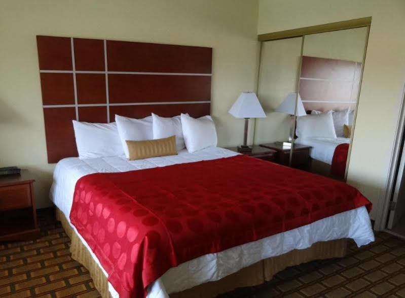 Ramada By Wyndham Asheville Southeast Exterior photo