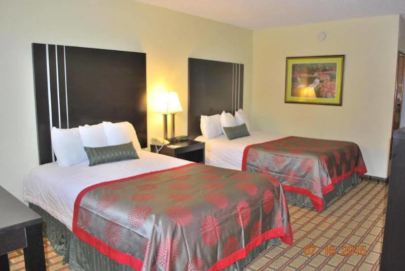 Ramada By Wyndham Asheville Southeast Exterior photo
